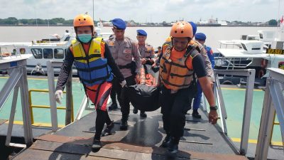 Speedboat Semoga Jaya Tabrak Perahu Jukung Tiga Berlian  di Teluk Tenggirik