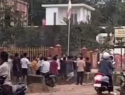 Ini Penyebab..Polsek Pangkalan Lampam Diamuk Massa