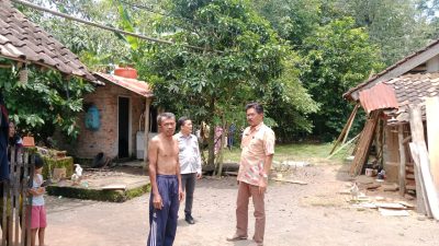 Danan Rachmat Tinjau Langsung RTLH Mbah Jamingan Di Desa Tumi Jaya